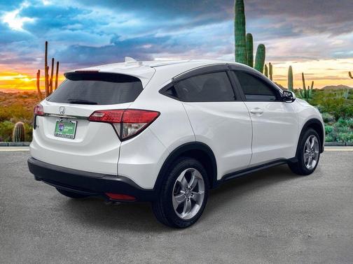Platinum White Pearl 2019 Honda HR-V LX