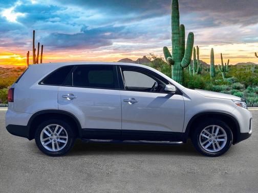 Bright Silver 2014 Kia Sorento LX