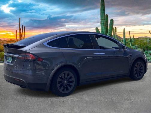 Gray 2018 Tesla Model X 75D