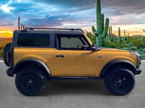 Cyber Orange Metallic Tricoat 2022 Ford Bronco Wildtrak