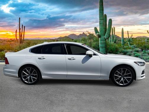 2017 Volvo S90 T5 Momentum
