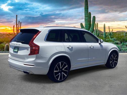 Ice White 2021 Volvo XC90 T6 Momentum 6 Passenger