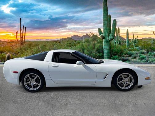 Arctic White 2004 Chevrolet Corvette Base