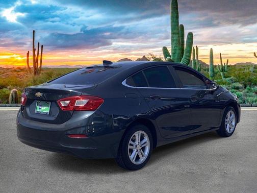 Graphite Metallic 2017 Chevrolet Cruze LT