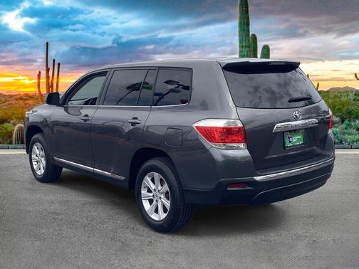 Magnetic Gray Metallic 2013 Toyota Highlander