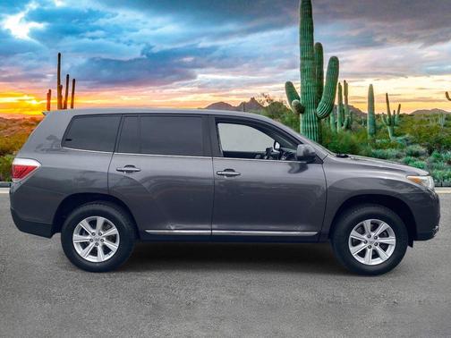 Magnetic Gray Metallic 2013 Toyota Highlander