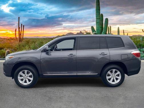 Magnetic Gray Metallic 2013 Toyota Highlander