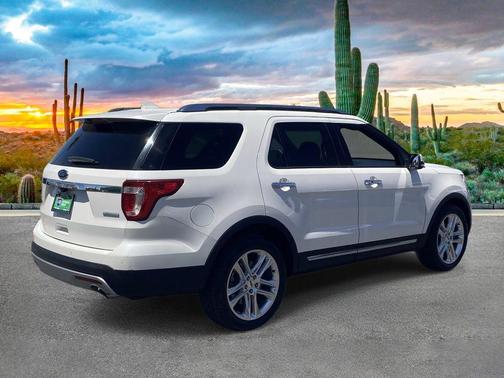 White Platinum Tri-Coat Metallic 2017 Ford Explorer Limited