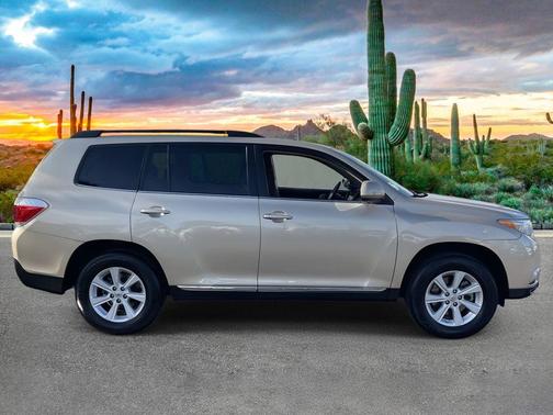 2012 Toyota Highlander SE