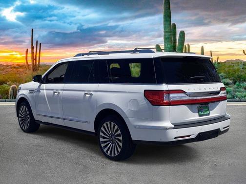 White Platinum Tri-Coat Metallic 2019 Lincoln Navigator L Reserve