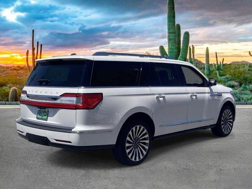 White Platinum Tri-Coat Metallic 2019 Lincoln Navigator L Reserve