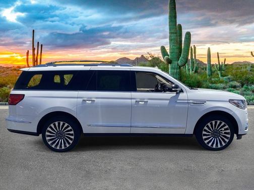 White Platinum Tri-Coat Metallic 2019 Lincoln Navigator L Reserve