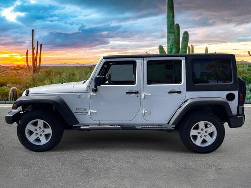 Bright White Clearcoat 2017 Jeep Wrangler Unlimited Sport