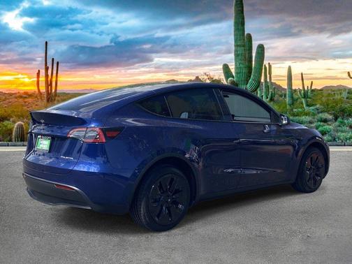 Deep Blue Metallic 2023 Tesla Model Y Long Range