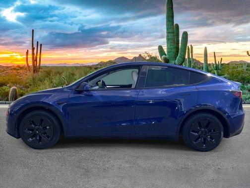 Deep Blue Metallic 2023 Tesla Model Y Long Range