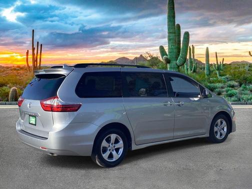 Celestial Silver Metallic 2019 Toyota Sienna XLE