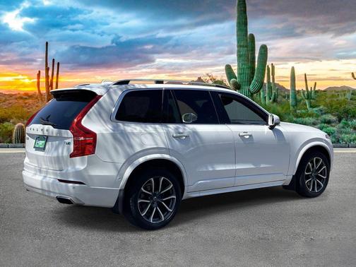 Crystal White Pearl Metallic 2017 Volvo XC90 T6 Momentum
