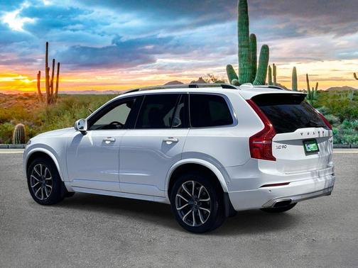 Crystal White Pearl Metallic 2017 Volvo XC90 T6 Momentum