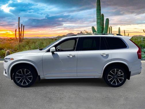 Crystal White Pearl Metallic 2017 Volvo XC90 T6 Momentum