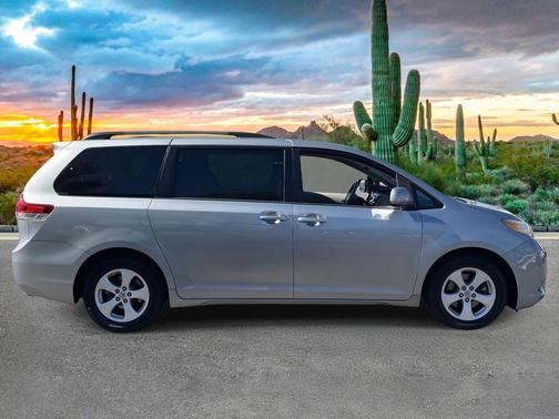 2011 Toyota Sienna LE