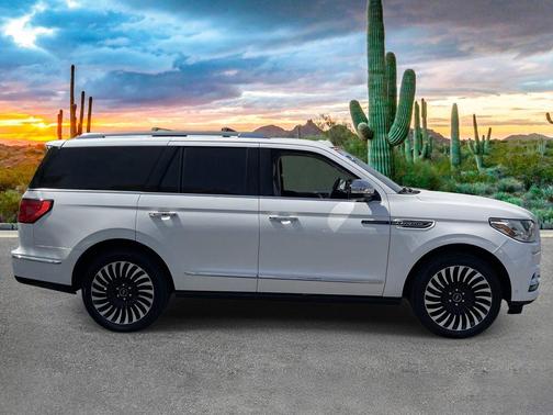 White Platinum Tri-Coat 2019 Lincoln Navigator Black Label