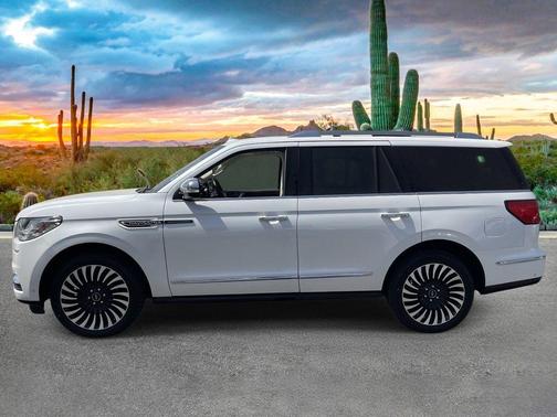 White Platinum Tri-Coat 2019 Lincoln Navigator Black Label