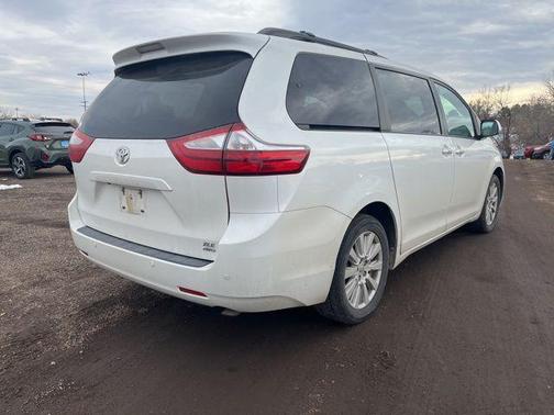 2017 Toyota Sienna XLE