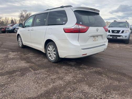 2017 Toyota Sienna XLE