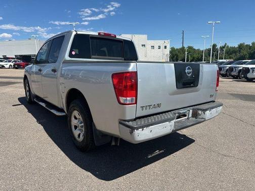 2005 Nissan Titan XE Crew Cab