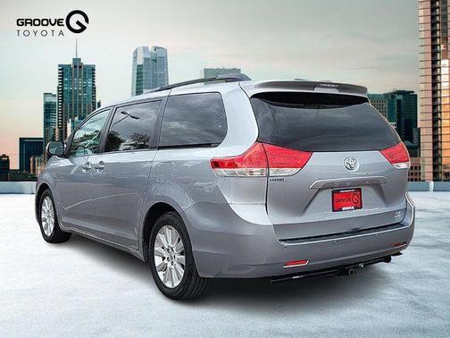 2013 Toyota Sienna LE