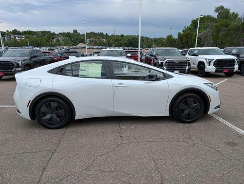 2025 Toyota Prius L