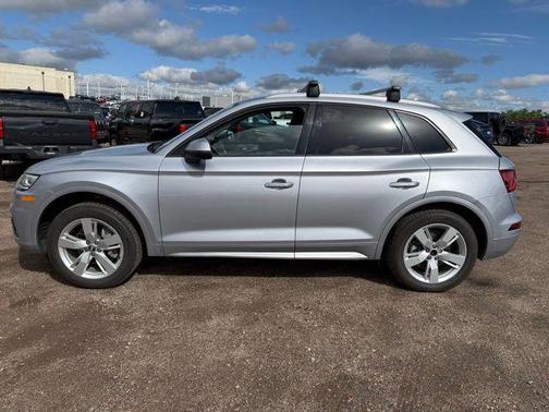 Florett Silver Metallic 2018 Audi Q5 2.0T Premium