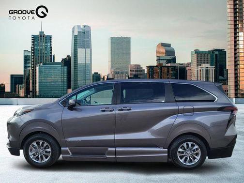 2023 Toyota Sienna LE