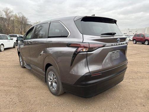 2023 Toyota Sienna LE