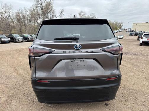 2023 Toyota Sienna LE