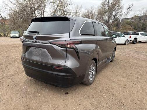 2023 Toyota Sienna LE