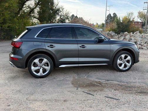 Daytona Gray Pearl Effect 2022 Audi Q5 45 S line Prestige