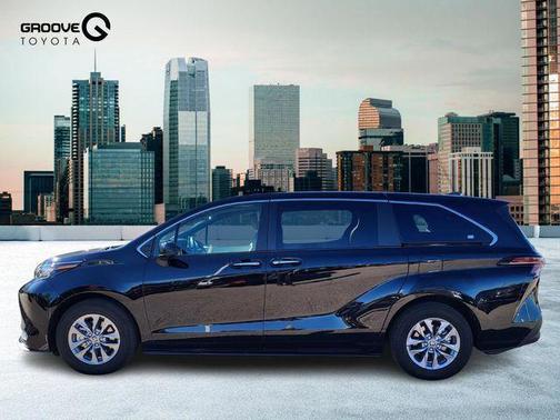 2023 Toyota Sienna XLE 7 Passenger
