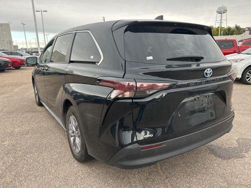 2023 Toyota Sienna XLE 7 Passenger