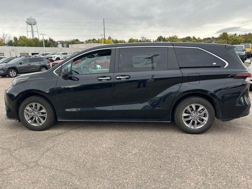 2023 Toyota Sienna XLE 7 Passenger