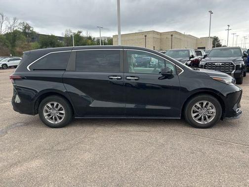 2023 Toyota Sienna XLE 7 Passenger