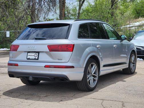 Florett Silver Metallic 2018 Audi Q7 3.0T Prestige