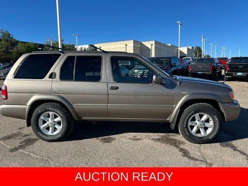 2002 Nissan Pathfinder LE