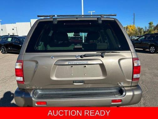 2002 Nissan Pathfinder LE