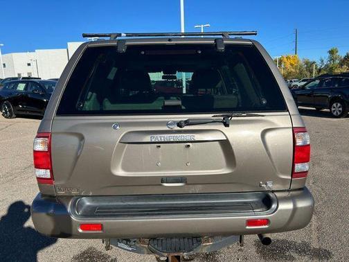 2002 Nissan Pathfinder LE
