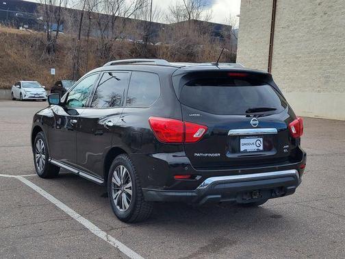 2017 Nissan Pathfinder SL