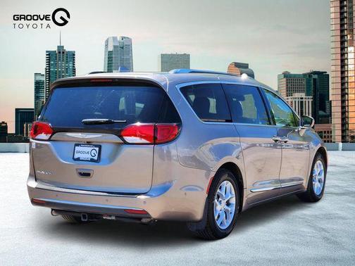 Molten Silver 2018 Chrysler Pacifica Touring-L Plus