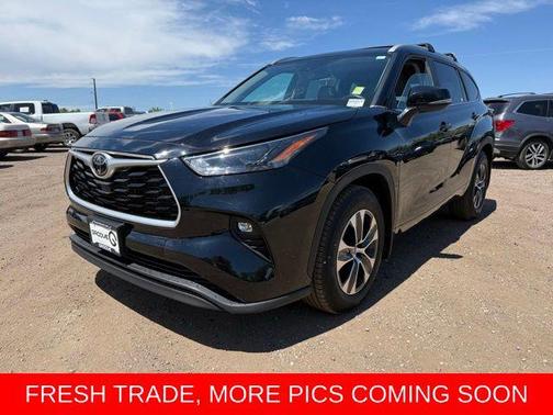 Midnight Black Metallic 2023 Toyota Highlander XLE