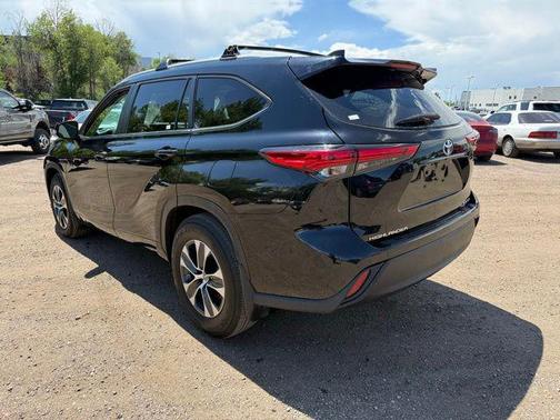 Midnight Black Metallic 2023 Toyota Highlander XLE