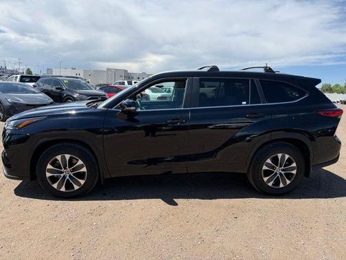 Midnight Black Metallic 2023 Toyota Highlander XLE